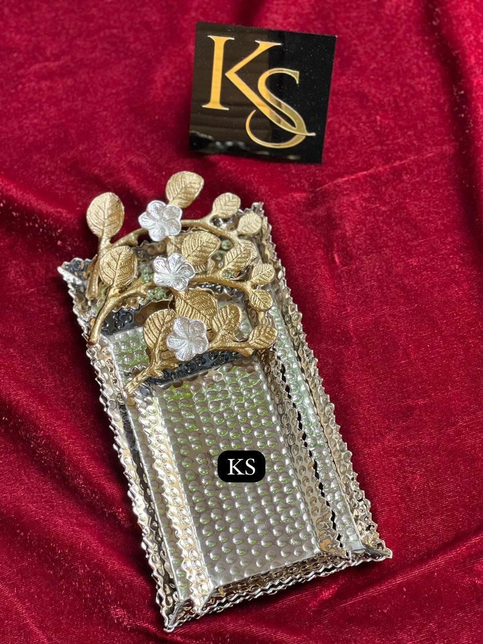 Set of 3 serving set plate with flower brooch 